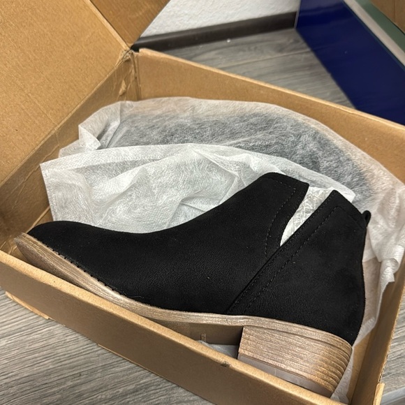 JOURNEE COLLECTION RIMI BLOCK HEELED BOOTIES IN FAUX SUEDE - Picture 2 of 9